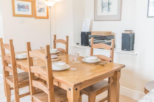 a dining room table with chairs and a wooden table and chairsktop at The Gallery Coniston in Coniston
