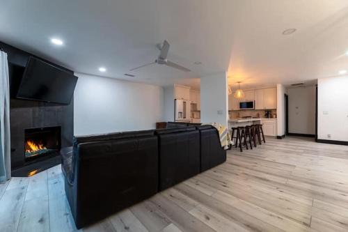 a living room with a fireplace and a living room with a couch at Modern San Pedro Home, Sleeps 12, Hot Tub, Fire Place, Private Parking in San Pedro