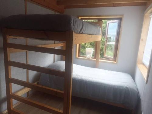 two bunk beds in a room with a window at Casa Nalca in Tentén