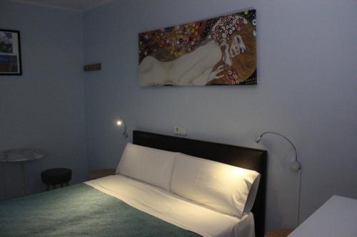 Hotel Alexandra Sitgesにあるベッド