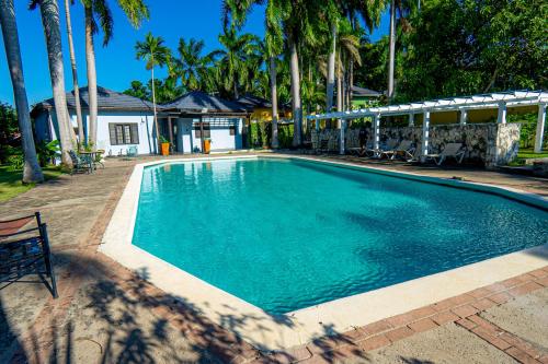 Teeview Montego Bay - Holiday House with private garden & pool