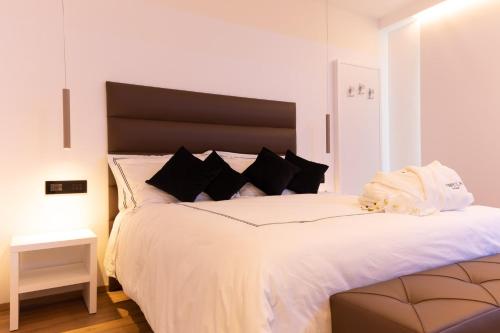 POPULA - The Lifestyle Hotelにあるベッド