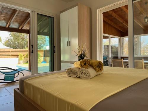 Postel nebo postele na pokoji v ubytování Tarracotta Villa 4 bedroom, near Ayia Napa