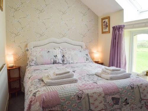 Ένα ή περισσότερα κρεβάτια σε δωμάτιο στο Upper Mill Barn