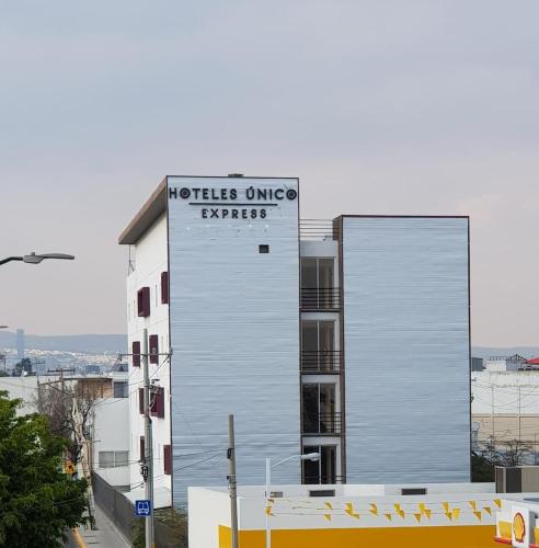 a building with a sign that reads hotels under express at Hoteles Unico Express in León