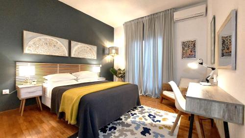 Tempat tidur dalam kamar di AAY- Best Corfu Town & Sea Apart 2bedroom Renovated + lift / Comfy&Design+WiFi