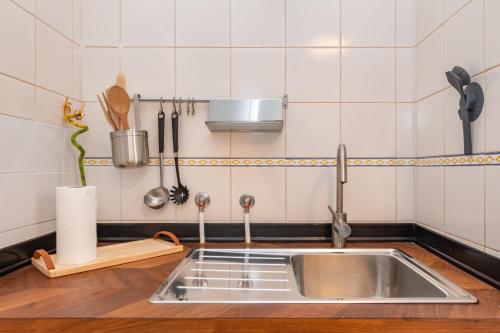 Spacious Apartments in Anjos by LovelyStay