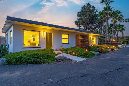 Mid-Century Bungalow in the heart of Oceanside