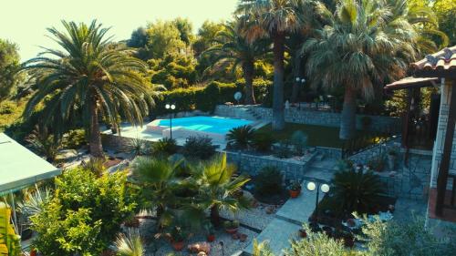 Piscina di Monica's Tropical Villa o nelle vicinanze