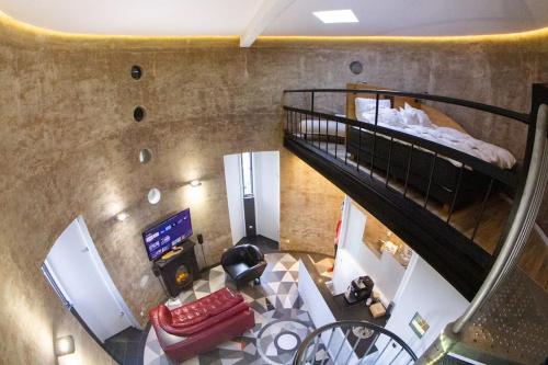 an overhead view of a bedroom with a spiral staircase at Verblijf boven in de watertoren van Strijen met dakterras in Strijen
