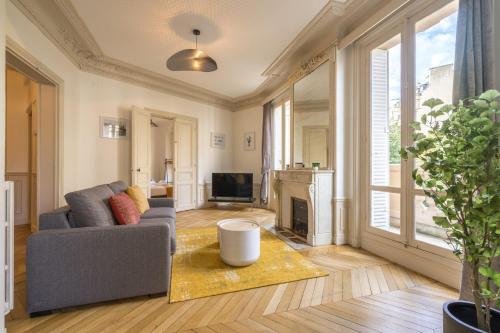 Seating area sa Charming apartment near Trocadero