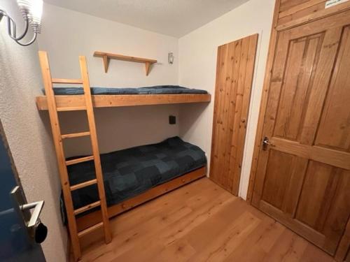 a room with two bunk beds and a ladder at Studio Les Arcs 2000, 1 pièce, 4 personnes - FR-1-346-545 in Arc 2000
