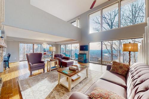 Tranquil Mountain Retreat – Photos 2