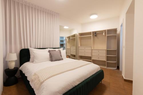 Katil atau katil-katil dalam bilik di O&O Group - Huge Villa With Jacuzzi By The Beach