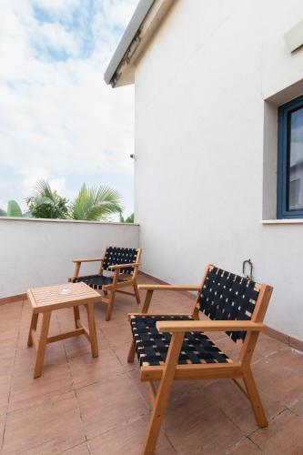 Balkoni atau teres di O&O Group - Huge Villa With Jacuzzi By The Beach