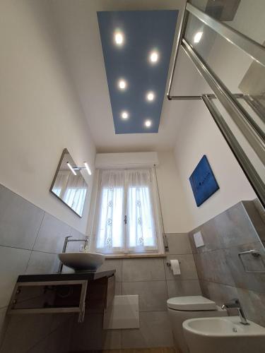 Ένα μπάνιο στο Casa Mirò