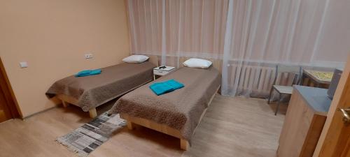 a small room with two beds and a table at Pas Olia in Zarasai