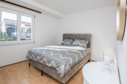 Posteľ alebo postele v izbe v ubytovaní APARTMAN SANDRA