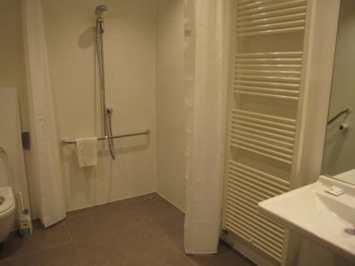 Ένα μπάνιο στο Bonobo Apartments