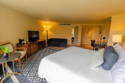 Ένα ή περισσότερα κρεβάτια σε δωμάτιο στο InterContinental Medellin - Movich by IHG