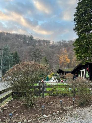 a garden with a wooden fence and a house at Spacieux chalet à Aywaille in Aywaille