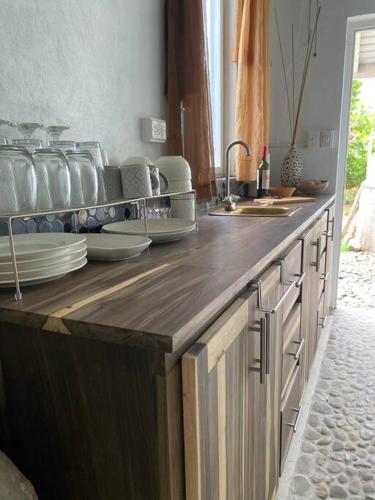 Una cocina o cocineta en Forever Beach Apartment