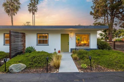 Spacious Bungalow with on-site parking