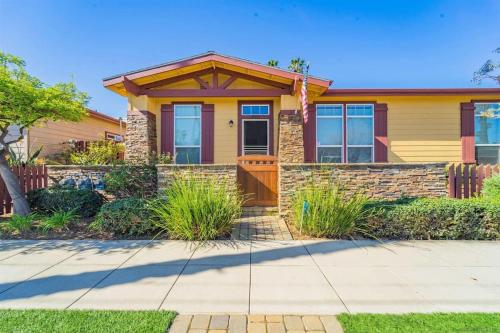 Cheerful 3 bedroom Bungalow with private patio