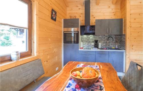 Η κουζίνα ή μικρή κουζίνα στο Amazing Home In Merzalben With Sauna