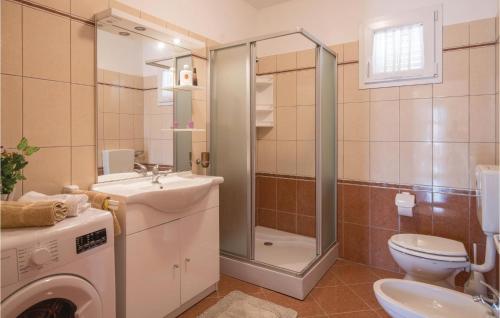 a bathroom with a washing machine and a sink at Stunning Home In Nedescina With Outdoor Swimming Pool in Nedeščina
