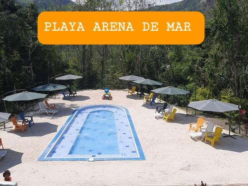 Bazén v ubytování Finca Pozo Azul nebo v jeho okolí