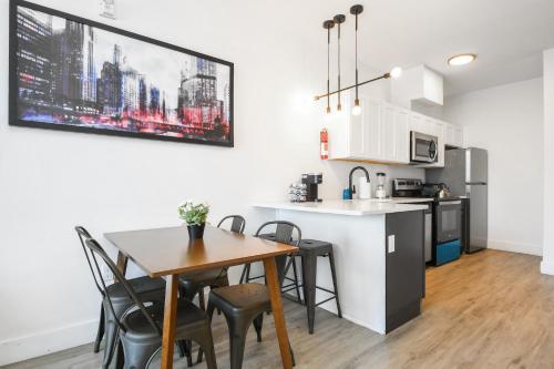 a kitchen and dining room with a table and chairs at Luxury Apartments - Newark Int Airport - Evonify Stays in Elizabeth