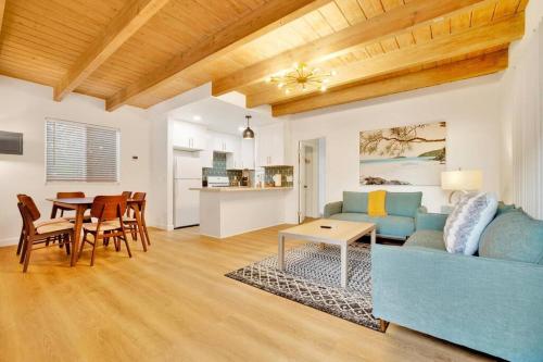 Newly Renovated Tropical Bungalow in Carlsbad