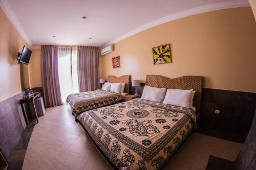a hotel room with two beds and a window at Dharma Beach in Montañita