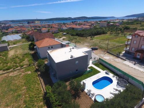 Family-friendly apartments with swimming pool Trogir - 20379