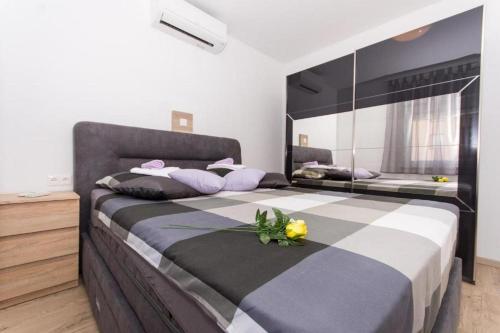 Family-friendly apartments with swimming pool Trogir - 20379