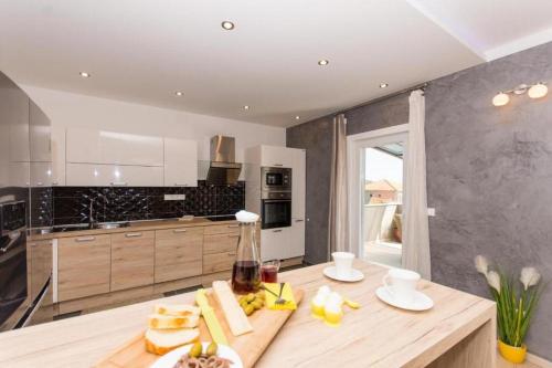Family-friendly apartments with swimming pool Trogir - 20379