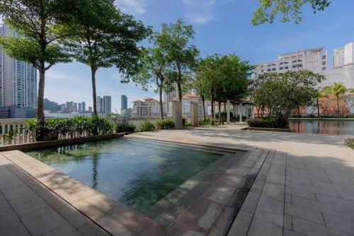 Πισίνα στο ή κοντά στο Straits Quay Waterside Suite Penang