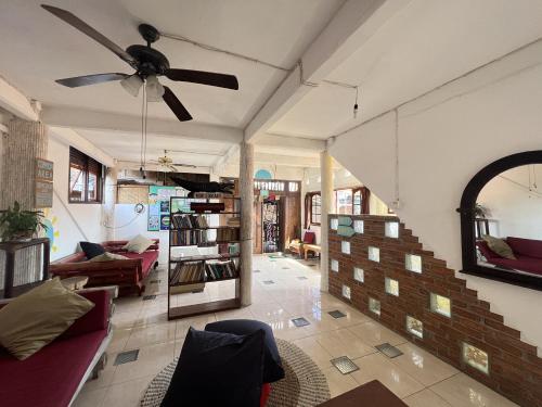 Posezení v ubytování Seabreeze Hostel Bali