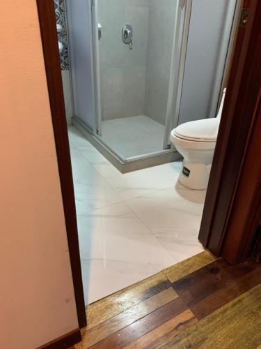 Un baño de MY HOUSE IN MACAS