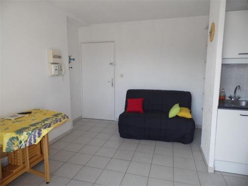 Photo de la galerie de l'établissement Appartement 2 pièces avec piscine, balcon, parking privé - Marseillan - FR-1-326-407, à Marseillan