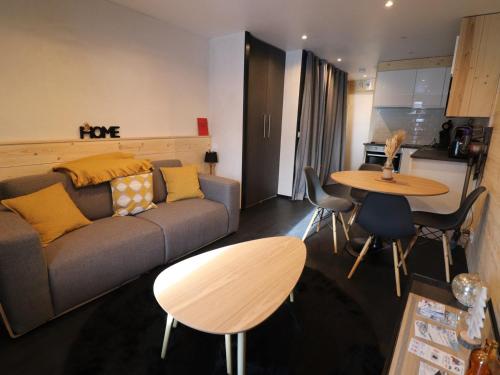 Studio lumineux rénové avec balcon - Proche pistes