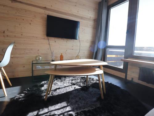 Studio lumineux rénové avec balcon - Proche pistes