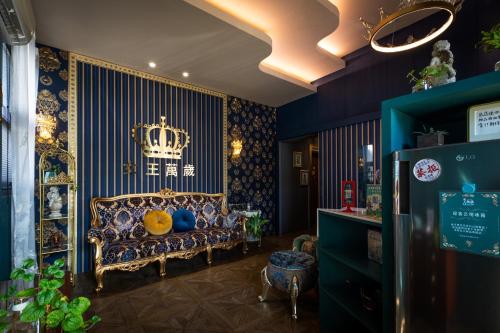 Chứng chỉ, giải thưởng, bảng hiệu hoặc các tài liệu khác trưng bày tại Queen Love Homestay