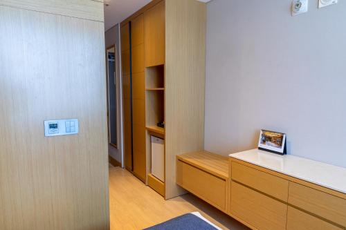 a room with a closet with a desk and a hallway at Gwangyang Lacky Hotel in Gwangyang
