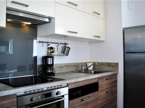 Appartement Moderne avec Terrasse, Parking et Clim au Lavandou - 4 Couchages - FR-1-251-122