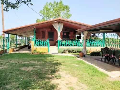 Vườn quanh Ikos Olympus - Elegant wooden cabin house near the beach