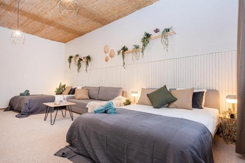 Ένα ή περισσότερα κρεβάτια σε δωμάτιο στο Bali house Vilnius