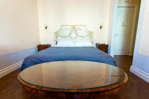 a bedroom with a bed with a glass table at Dimora Villa Ricci in Pedaso