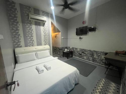 Postel nebo postele na pokoji v ubytování Hotel Aliff Tanjong Malim
